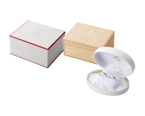 Case for 2 Kotobuki rings, paulownia box with Mizuhiki, white synthetic leather with Kotobuki mark, 6 pieces AR-RBW250