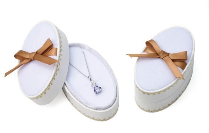 Oval jewelry case for earrings, rings, and pendants, 6 pieces MB-560